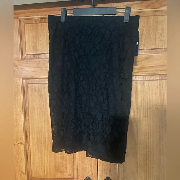 NWT Chaps Classic Black Pencil Midi Skirt, Floral Lace, Lined, size 6 - Picture 2 of 7